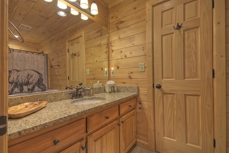Bearcat Lodge- Entry level attached bathroom