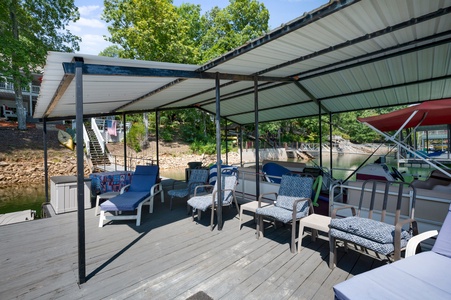 Lakeview Lounge - Dock Area Seating