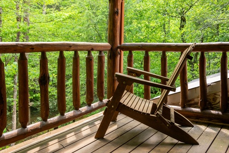 A Creek Runs Thru It - Upper Level Private Balcony Overlooking Fightingtown Creek