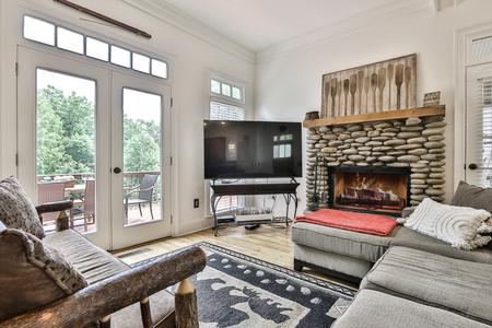 Bear Pause Cottage - Living Room