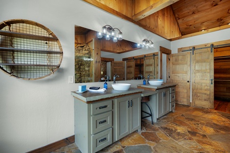 Nottely Island Retreat - King Suite Bathroom