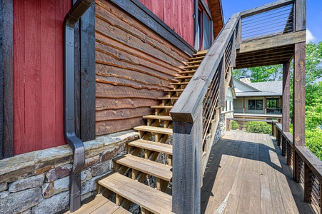 Nottely Island Retreat - Stairway to Carriage Room