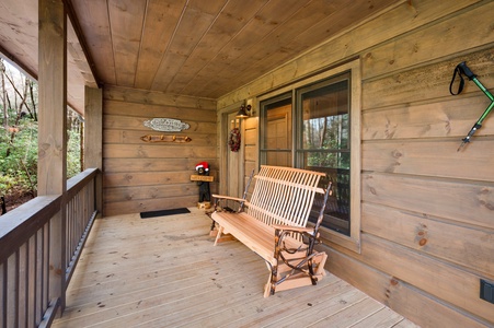 Trail Side Retreat: Front Porch