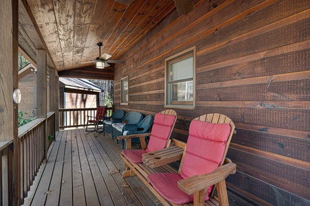 The Leaf Landing - Entry Covered Deck