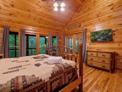 Babbling Brook -Master bedroom