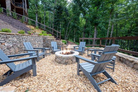 Mountain Echoes- Firepit with outdoor seating