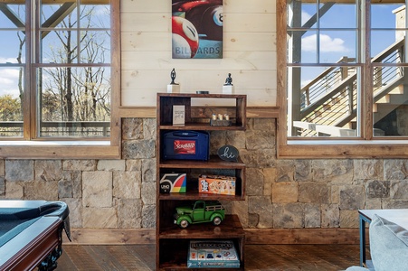 Mountain Air - Lower-level Living Room