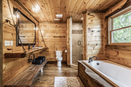 Lookout Lodge - Upper Level King Suite Bathroom