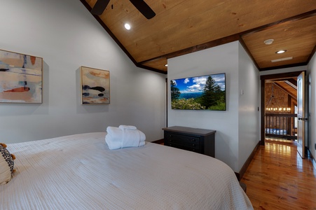 Wine Down Ridge - Upper Level King Bedroom