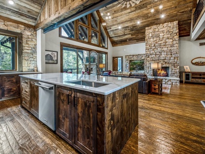 Misty Trail Lakehouse - Kitchen Island