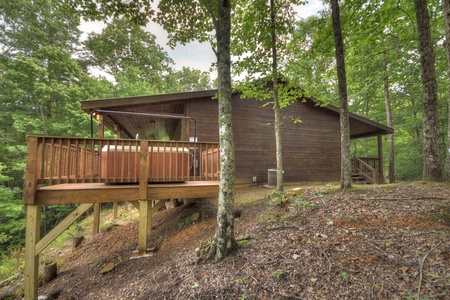 Ole Bear Paw Cabin - Exterior with Hot Tub