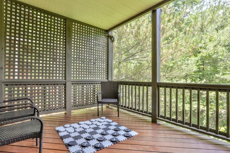 Bear Pause Cottage - Screened In Porch Space