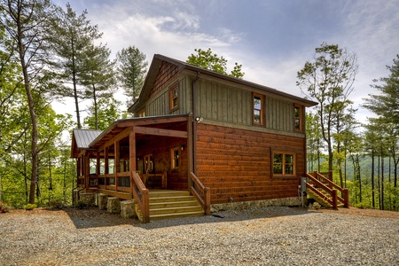 Vista Rustica- Entryway porch to the cabin