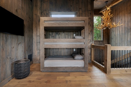 Vacay Chalet - Loft Tri-level Bunkbeds