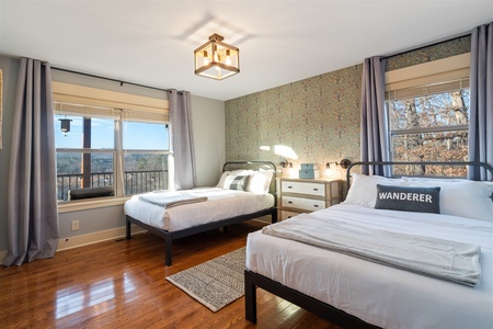 The Orchard - Upper Level Two Queen Bedroom
