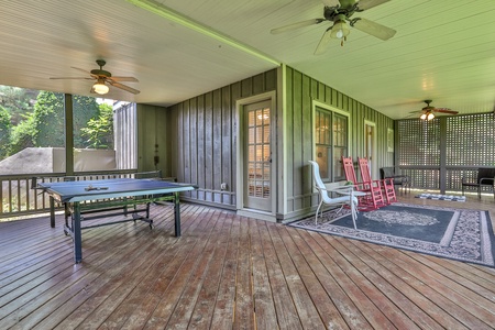 Bear Pause Cottage - Screened In Porch Space