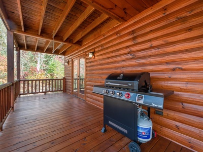 Whispering Pond Lodge -  Entry Level Deck Grill