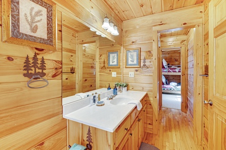 Bear Creek:  Upper Level Shared Bathroom