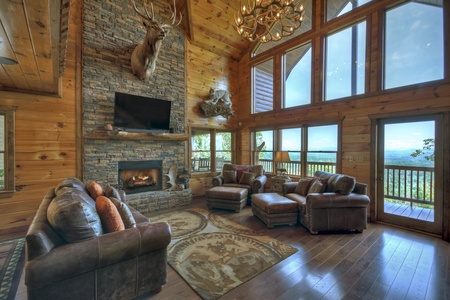 Grand Bluff Retreat- Spacious living room area