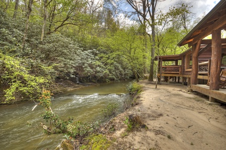 Hothouse Hideaway- Creek area with side view of the cabin