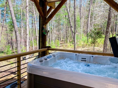 Misty Mountain Treehouse - Hot Tub