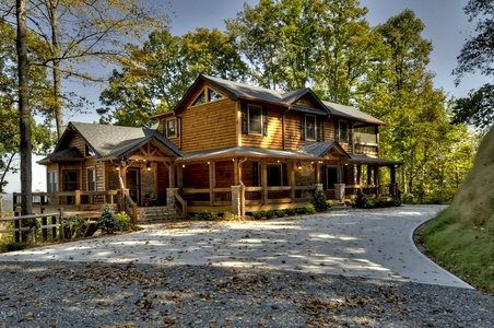 The Vue Over Blue Ridge- Driveway view of the cabin