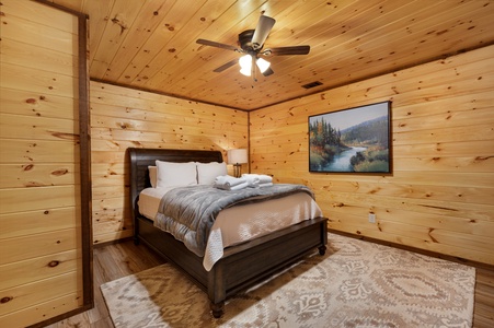 Goose Island Retreat - Lower Level Queen Bedroom