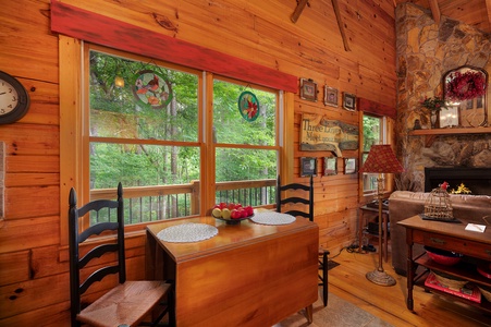 Three Loves Cabin - Dining