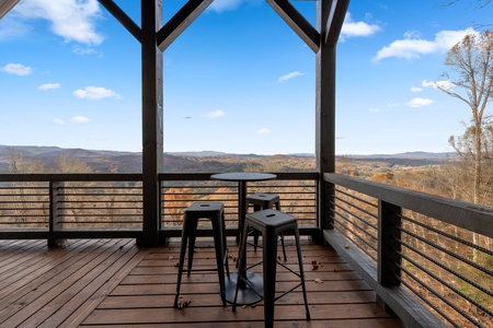 Blue Run - Lower Level Deck Seating Area