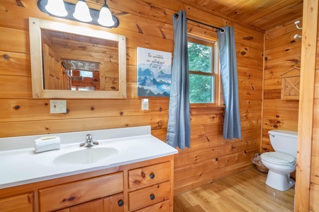Bearfoot Lodge - Main Level Full Bath