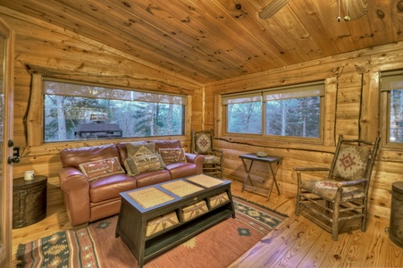 Sassafras Lodge- Seating area in the upper level queen bunkroom