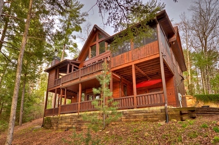 Reel Creek Lodge- Exterior backside view of the cabin