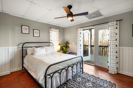 Above It All - Lower Level Queen Bedroom