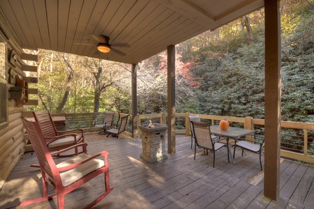 Happy Trout Hideaway- Entry level deck with outdoor seating