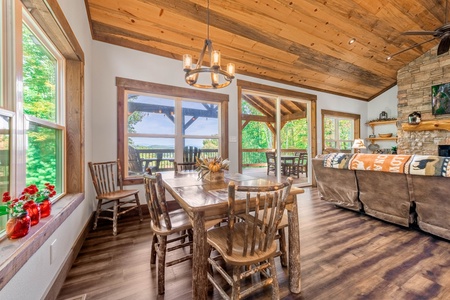 A Mornings' Mist - Dining Area