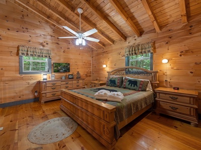 Lazy Bear Cove- Upper level master bedroom