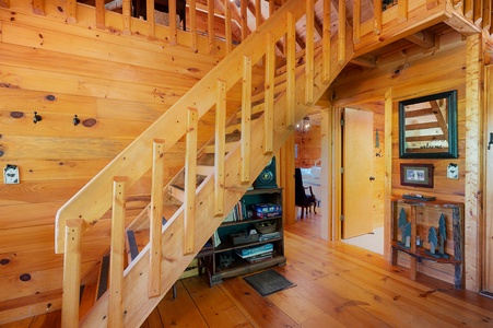 Three Loves Cabin - Entry to Loft Stairs