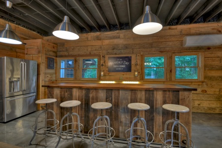 Heavenly Day - Bonus Game Garage Bar Area