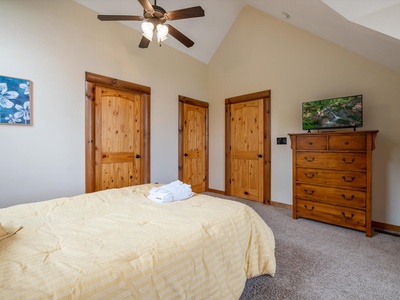 Serenity - Upper Level Guest Bedroom #1 with Queen with Twin Bed