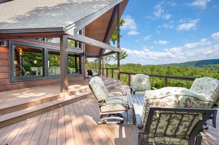 Kricket's Overlook-Entry level open area of the deck with outdoor seating