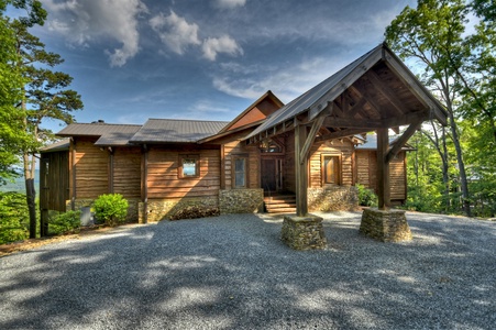 Sky's The Limit- Luxury Cabin Rental in Mineral Bluff GA