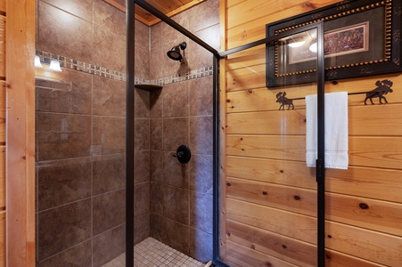 Moonlight Lodge - Entry Level King Suite Bathroom