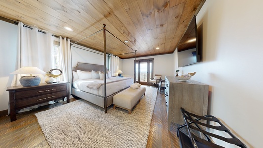 Blue Run Cabin - Upper Level Spa King Bedroom