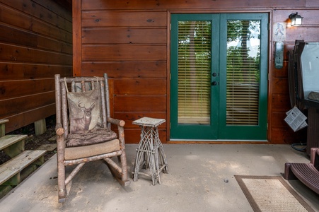 Wise Mountain Hideaway - Lower Level Outdoor Seating