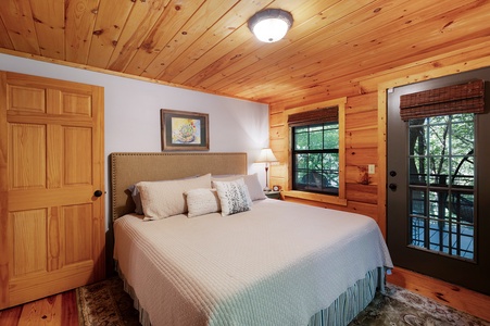 Melody Creek Cabin - Primary King Bedroom