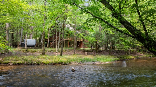 A Creek Runs Thru It - Cabin Sits on the Banks of Fightingtown Creek