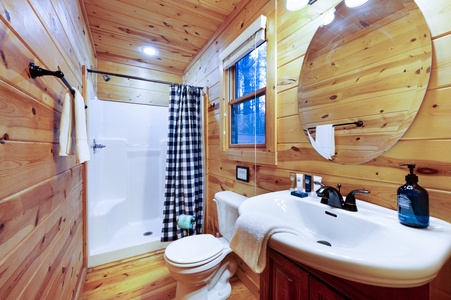 Storybook Hideaway: Upper-level Shared Bathroom