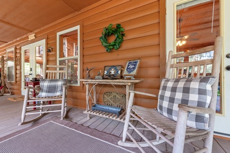 The Loose Caboose - Front Entry Level Deck Seating