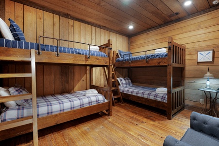 Nottely Island Retreat - Lower Level Bunk Room