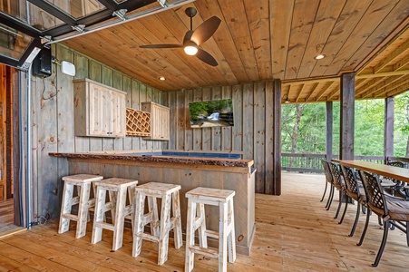 Feather & Fawn Lodge- Lower level deck bar seating and TV